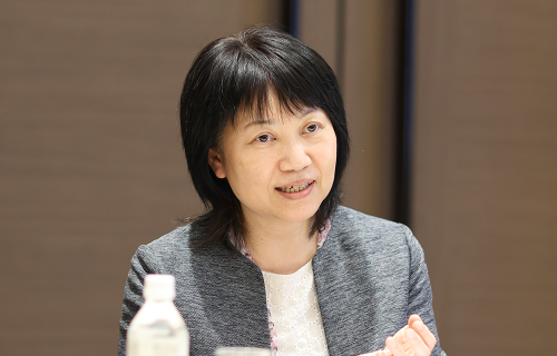 東 直子 先生